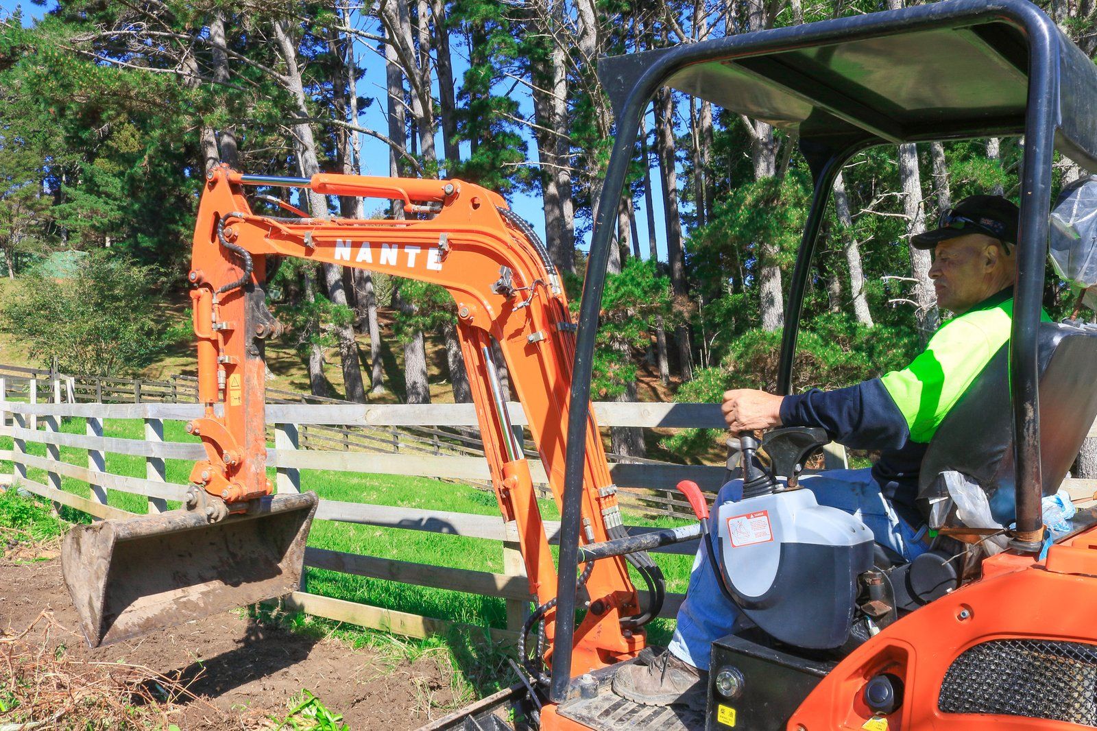 Williams operator using a compact mini digger on an Auckland residential section